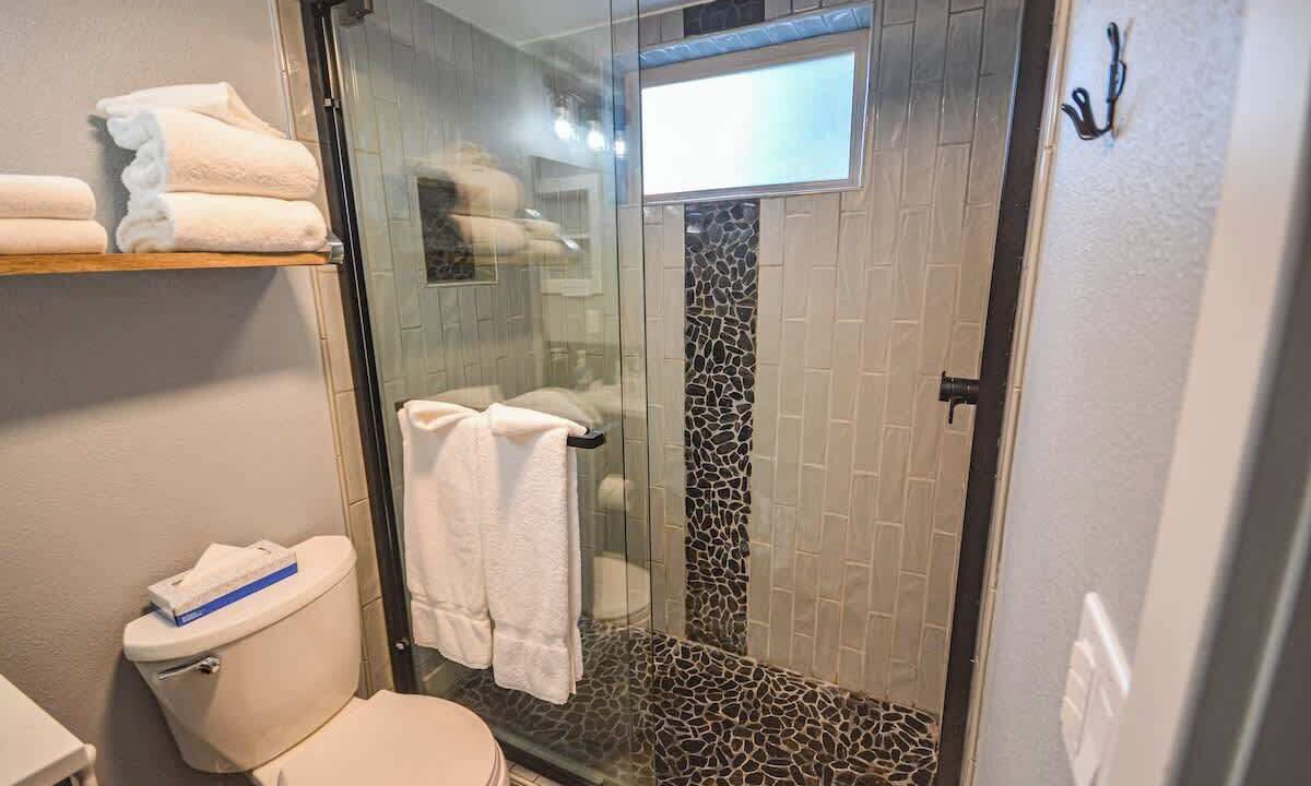 Photo of Bathroom in Peak 8