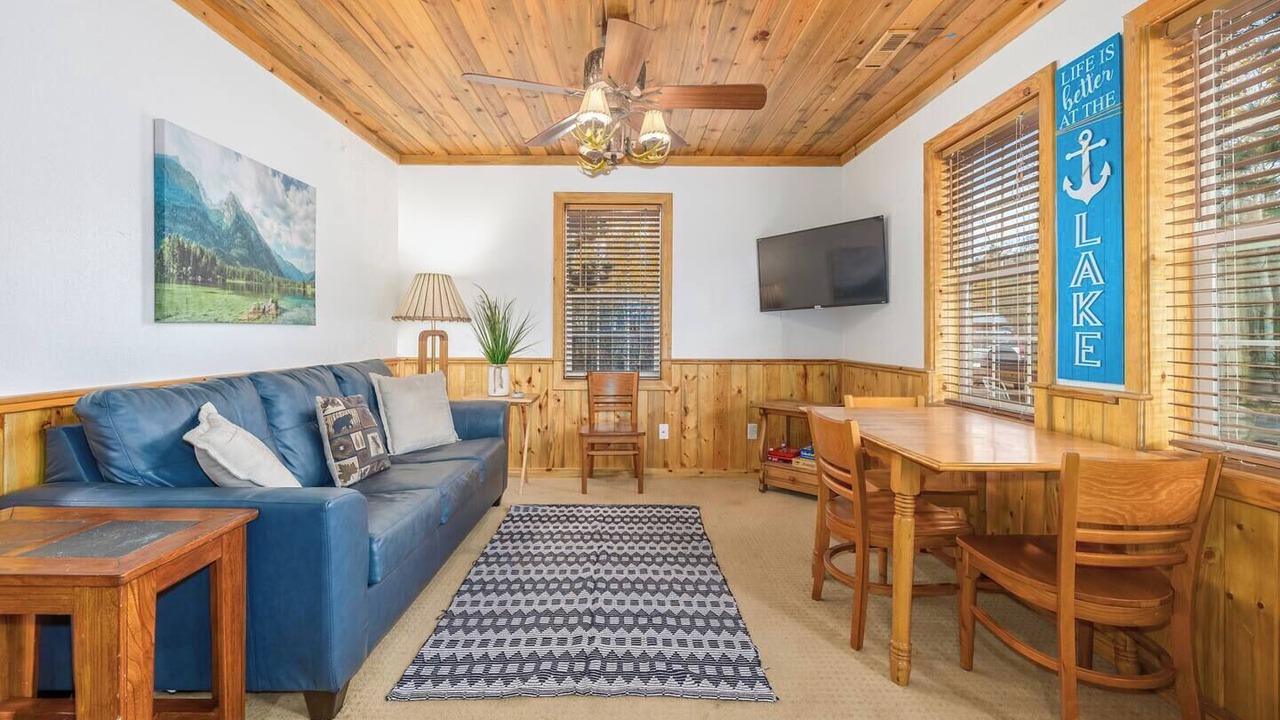 Photo of Livingroom in Grand Lake