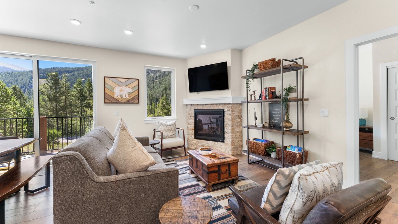 Photo of Livingroom in Lakeside Village