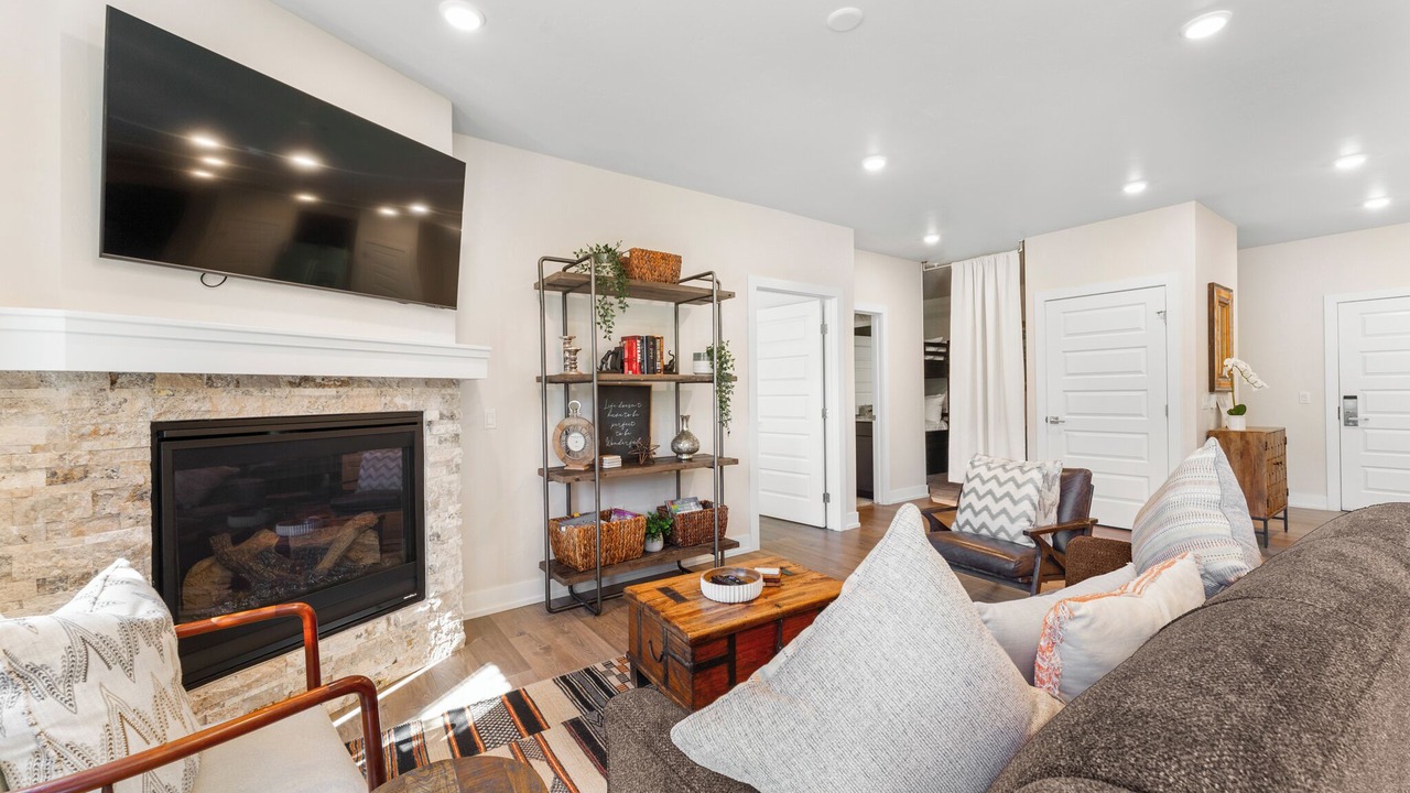 Photo of Livingroom in Lakeside Village