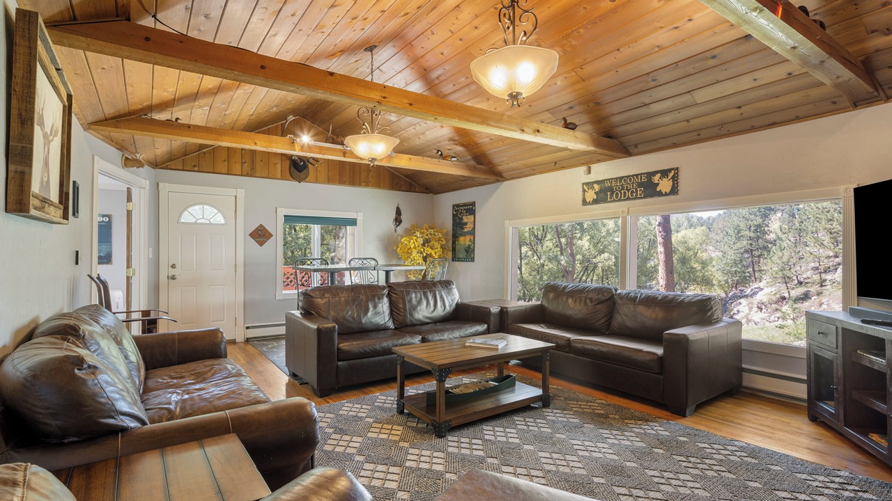 Photo of Livingroom in Evergreen
