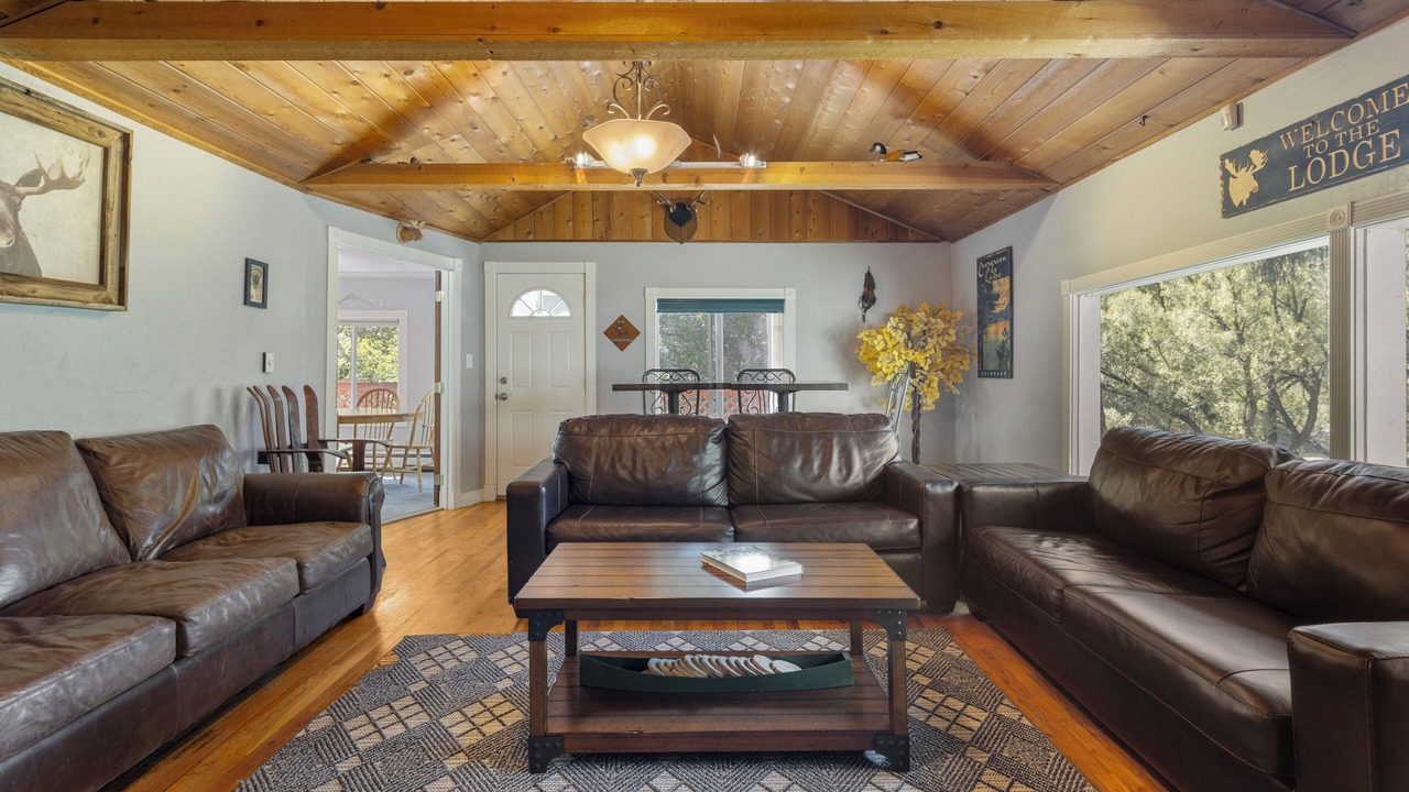 Photo of Livingroom in Evergreen