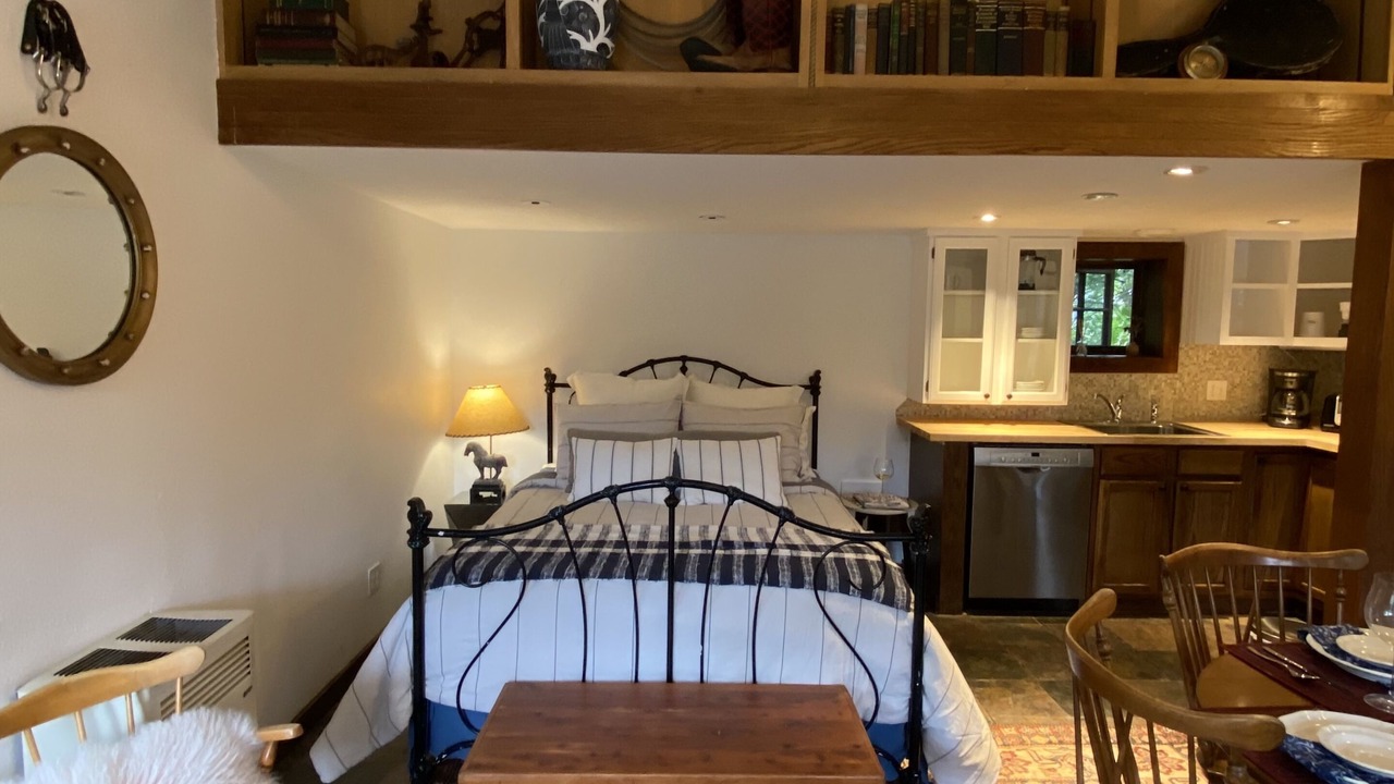 Photo of Bedroom in Basalt