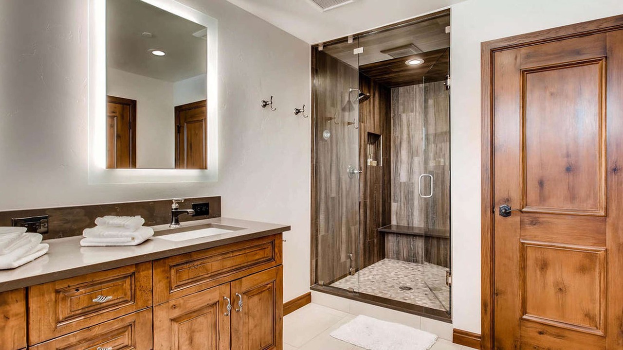 Photo of Bathroom in Highlands Townhomes