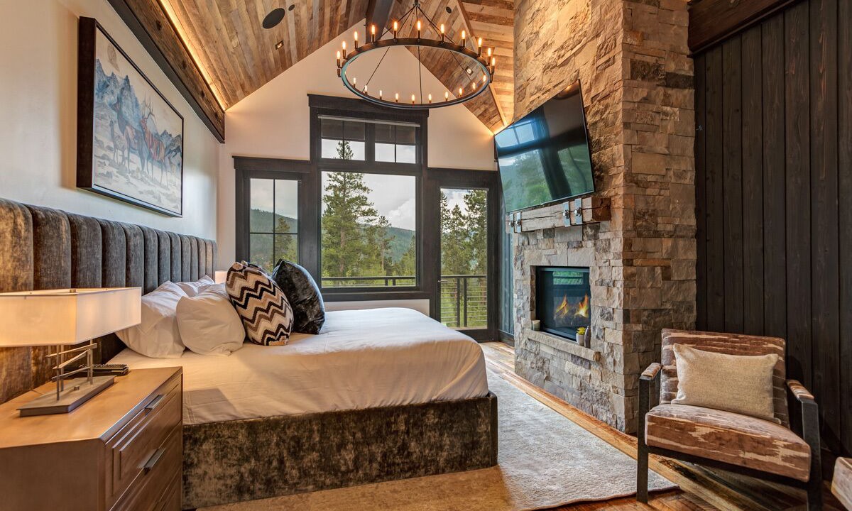 Photo of Bedroom in Peak 8