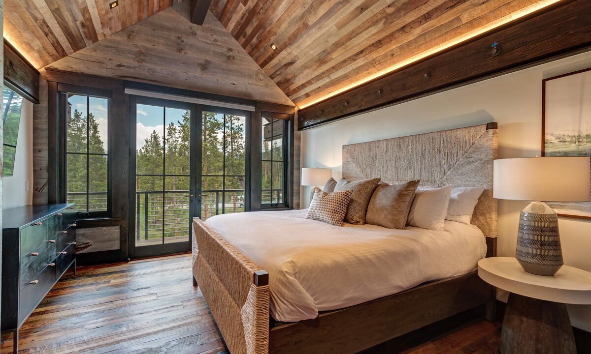 Photo of Bedroom in Peak 8