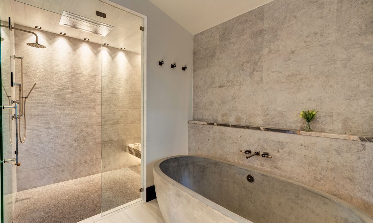 Photo of Bathroom in Peak 8