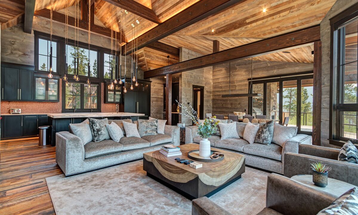 Photo of Livingroom in Peak 8
