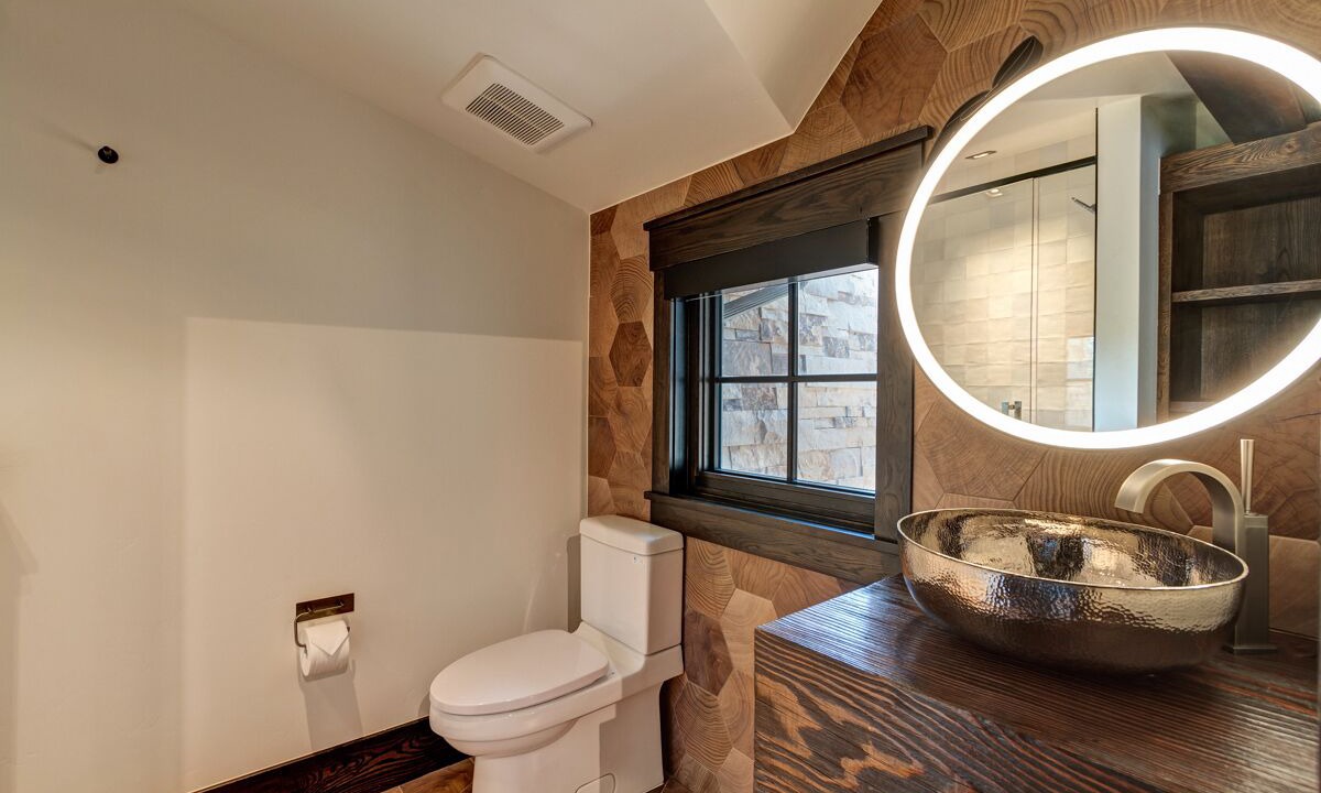 Photo of Bathroom in Peak 8