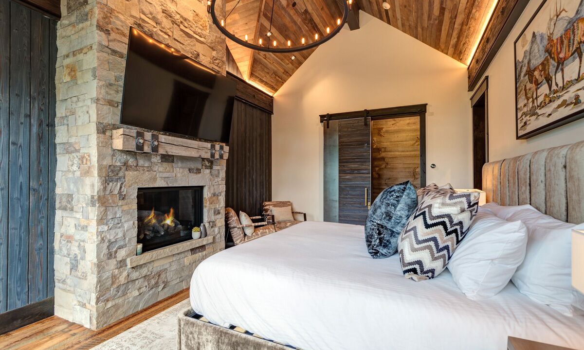 Photo of Bedroom in Peak 8