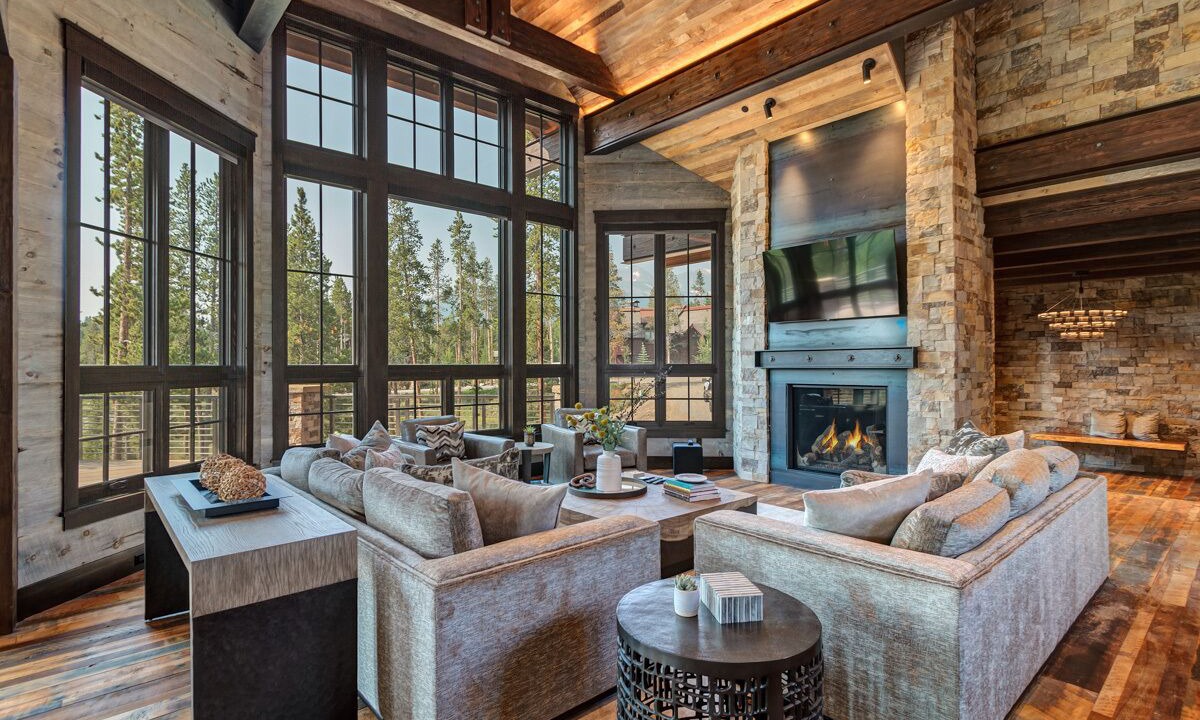 Photo of Livingroom in Peak 8