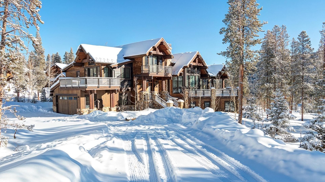 Photo of Outdoor in Peak 8