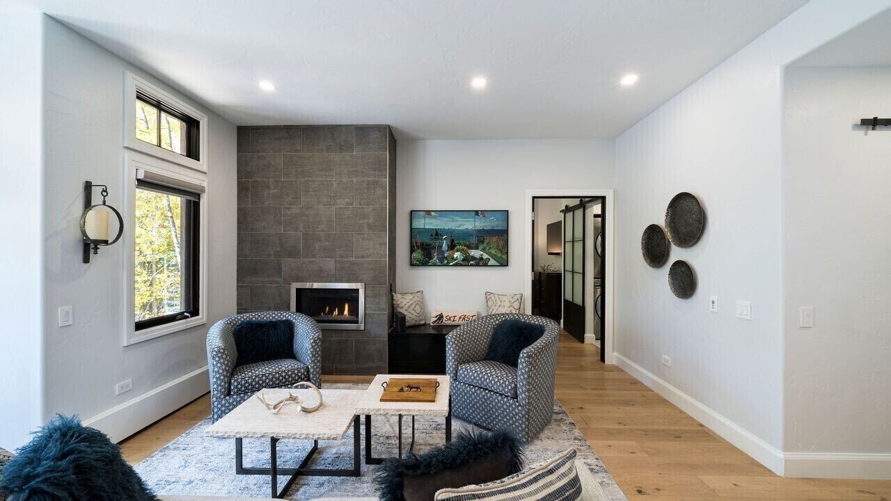 Photo of Livingroom in Edwards