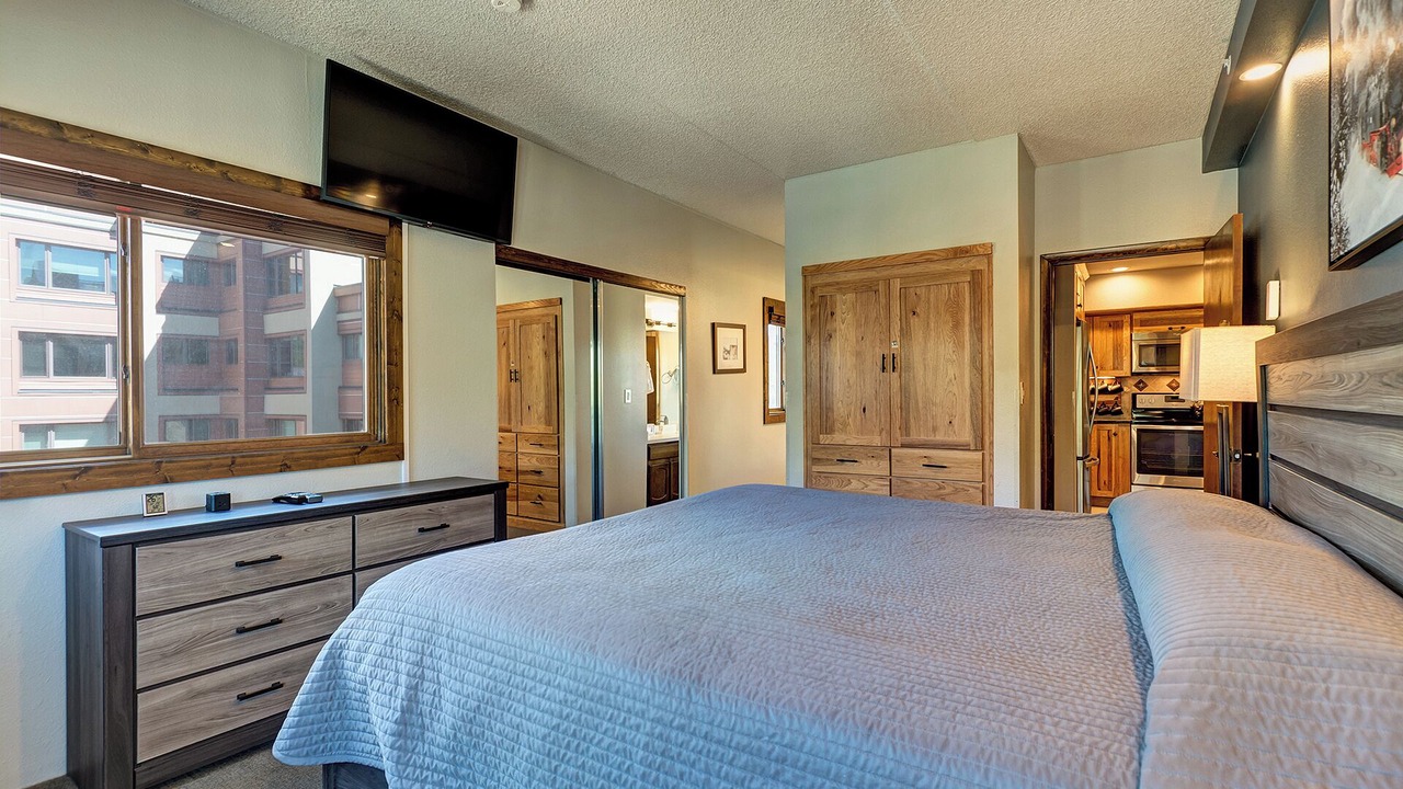 Photo of Bedroom in Peak 9