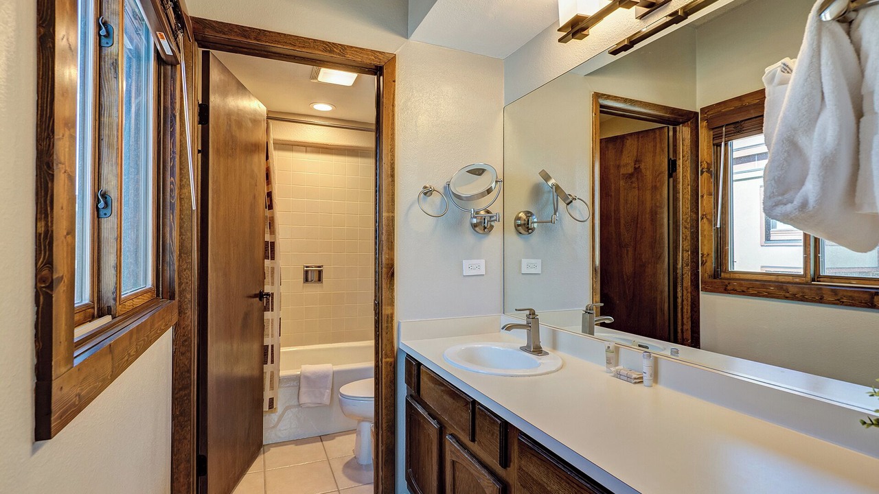 Photo of Bathroom in Peak 9