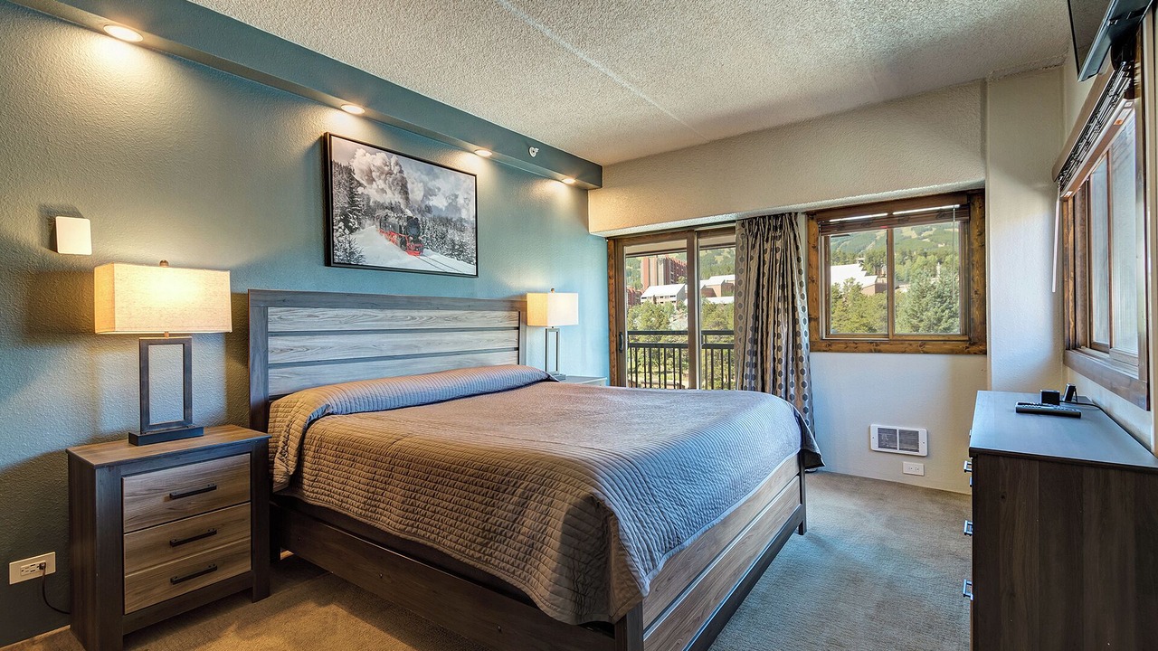 Photo of Bedroom in Peak 9