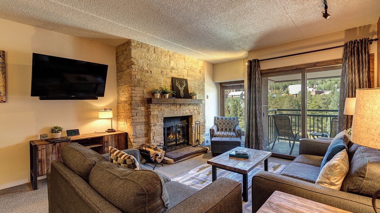 Photo of Livingroom in Peak 9