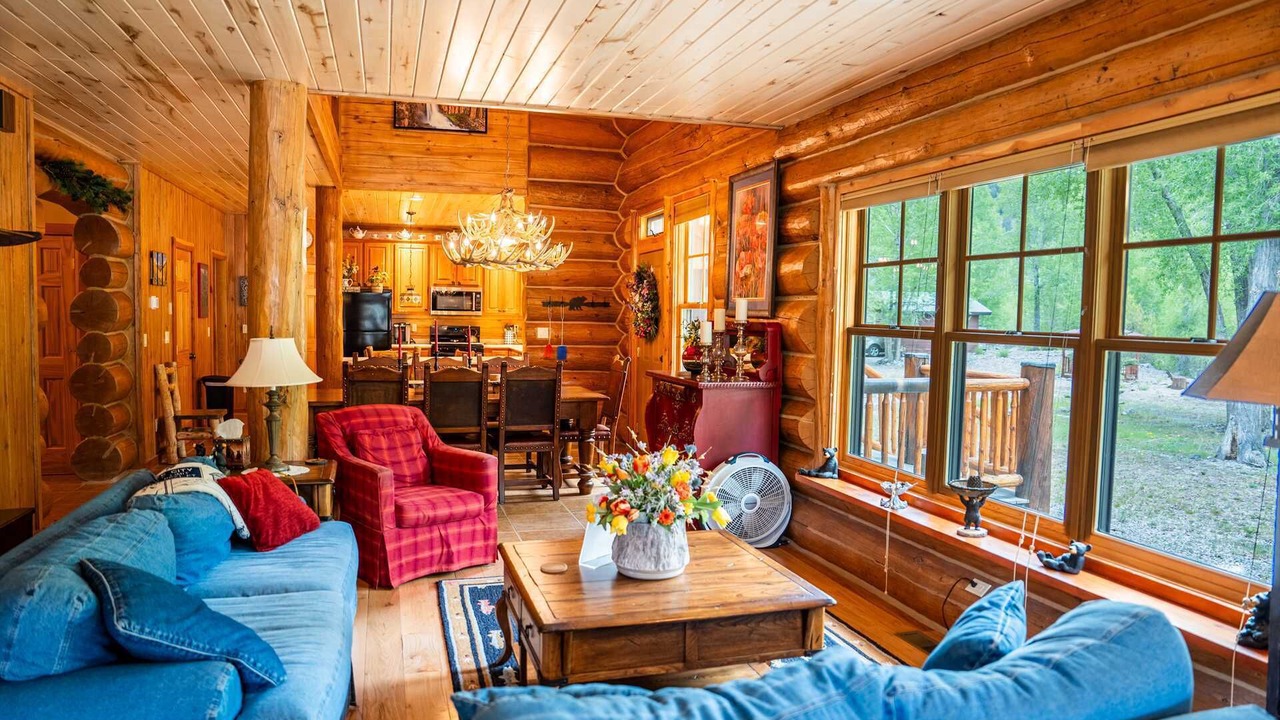 Photo of Livingroom in Lake City