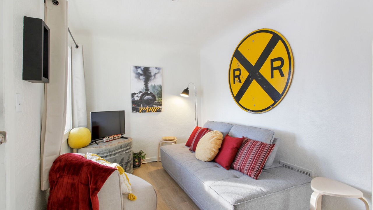 Photo of Livingroom in West Colfax