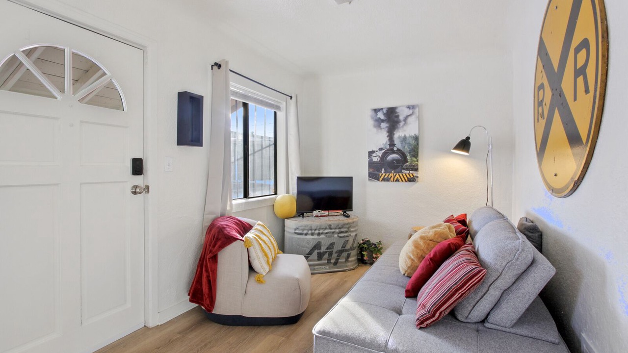Photo of Livingroom in West Colfax
