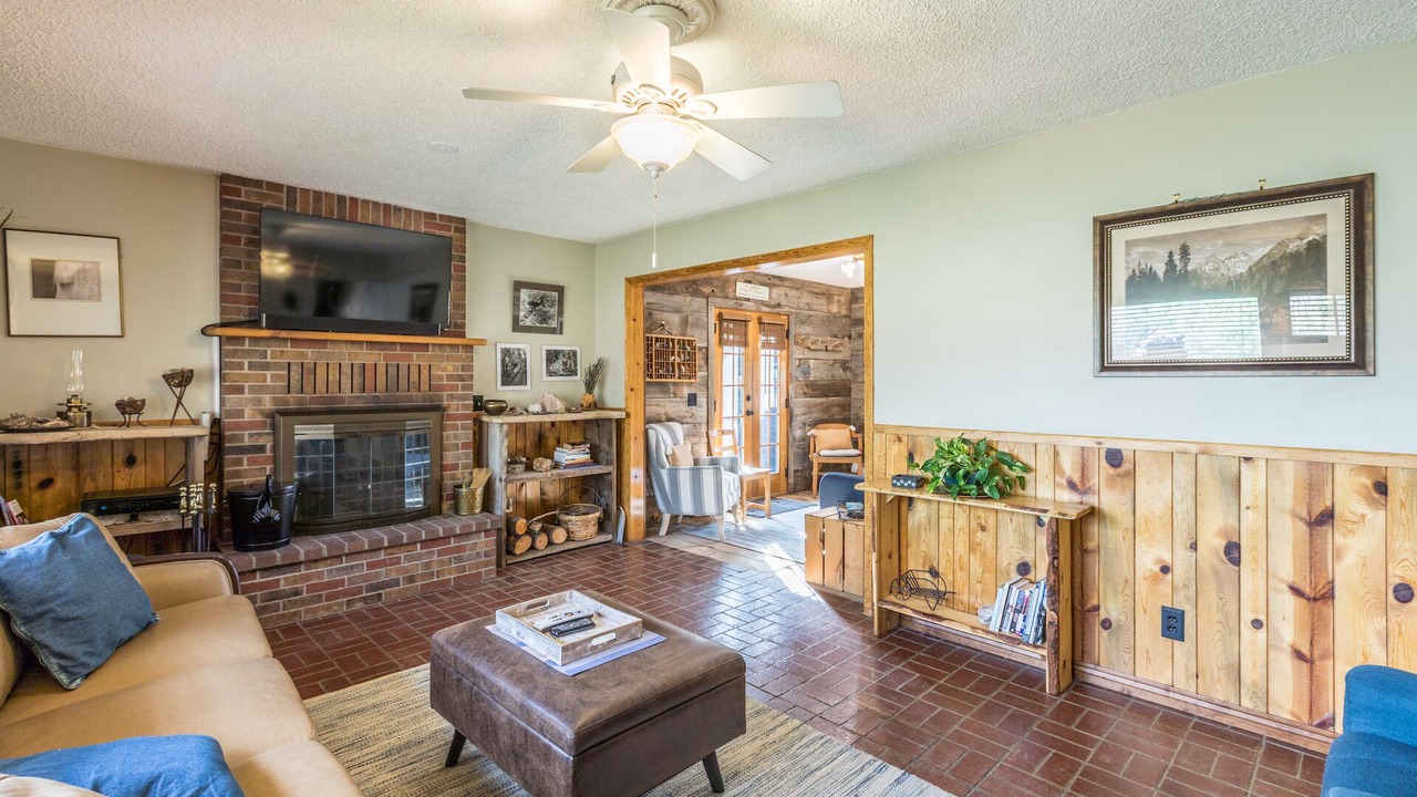 Photo of Livingroom in Idlewild Estates