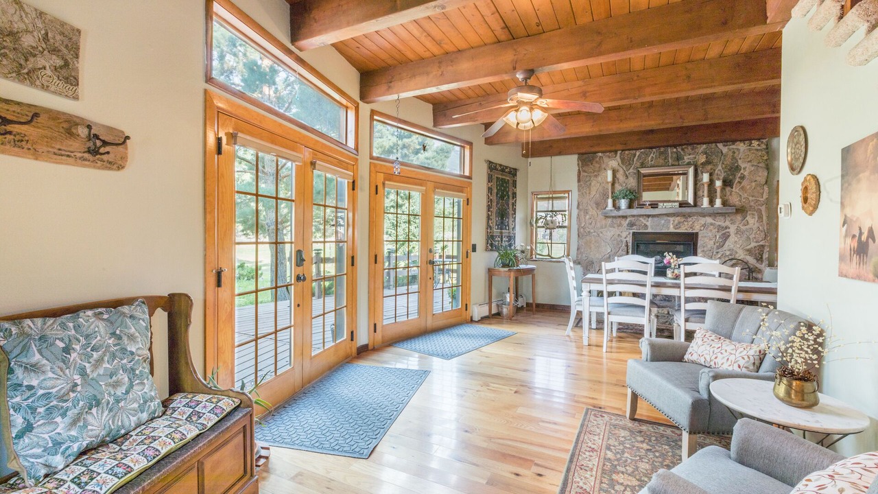 Photo of Livingroom in Idlewild Estates