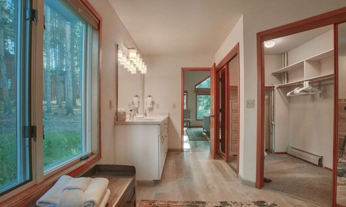 Photo of Bathroom in Warrior's Mark West