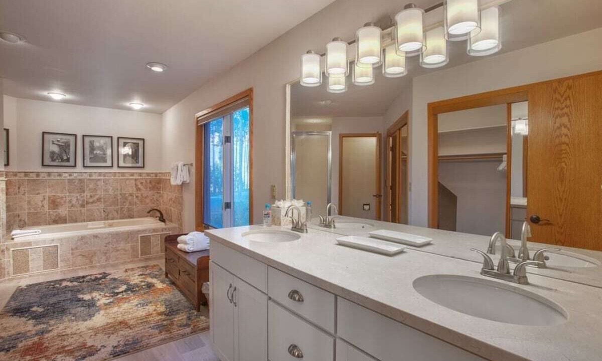 Photo of Bathroom in Warrior's Mark West