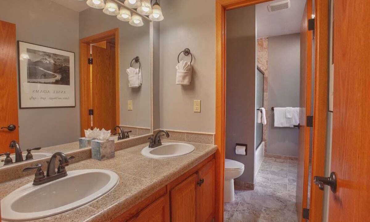 Photo of Bathroom in Warrior's Mark West