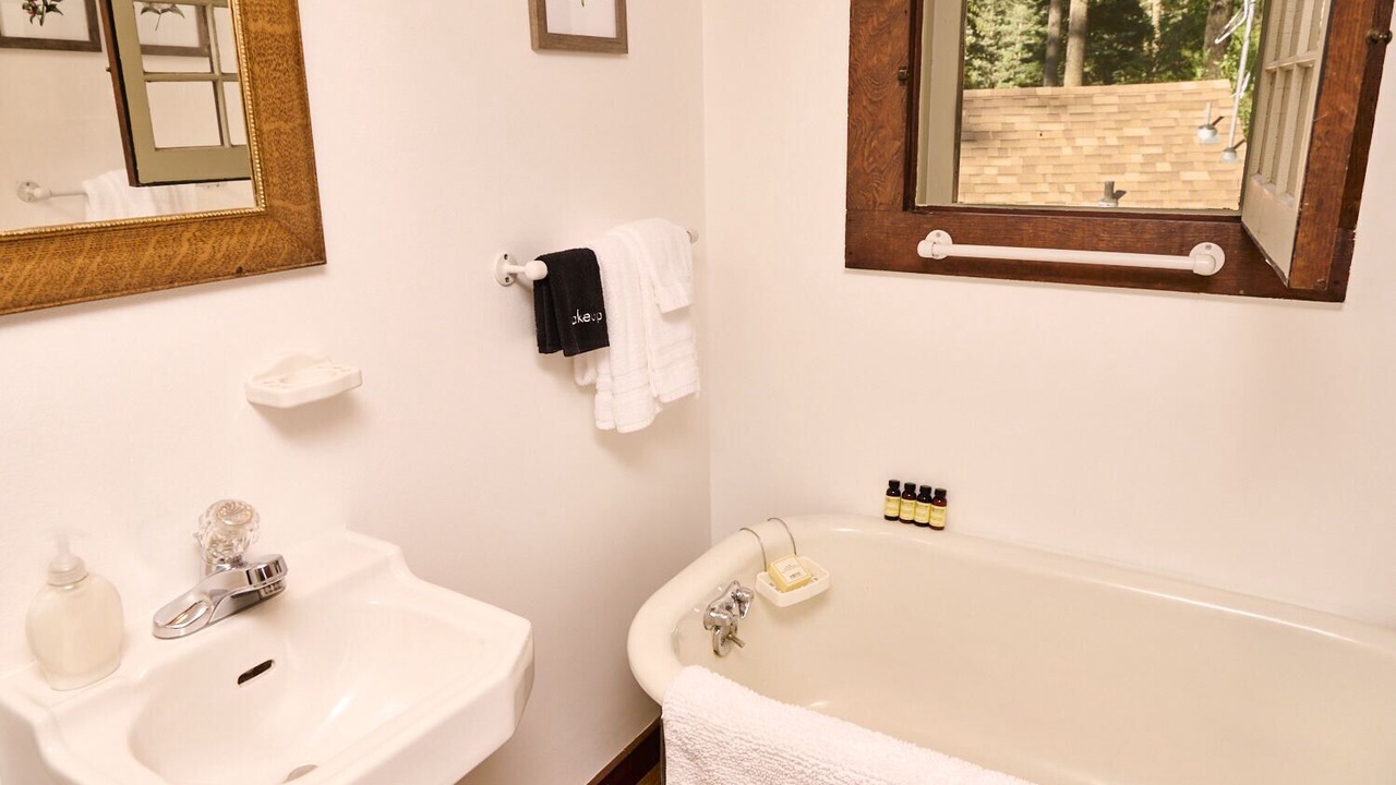 Photo of Bathroom in Cascade