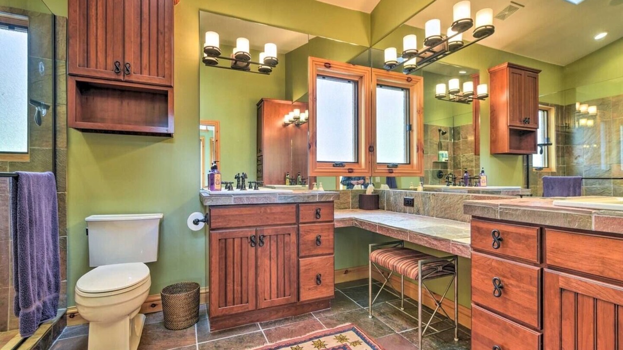 Photo of Bathroom in Fraser