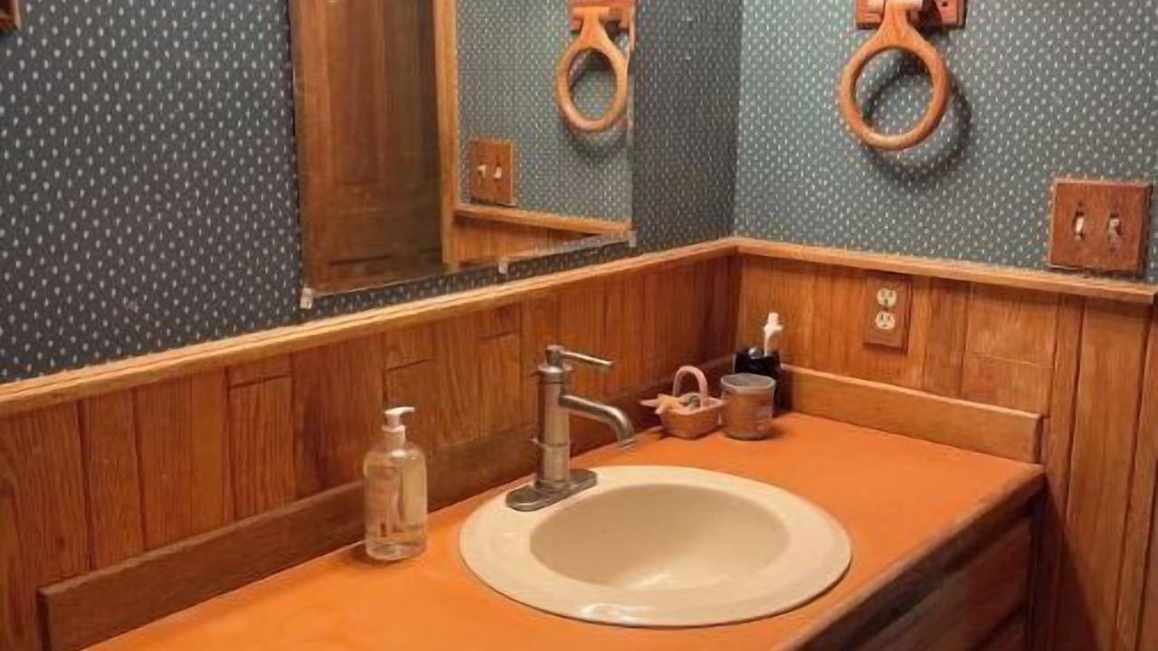 Photo of Bathroom in Redstone