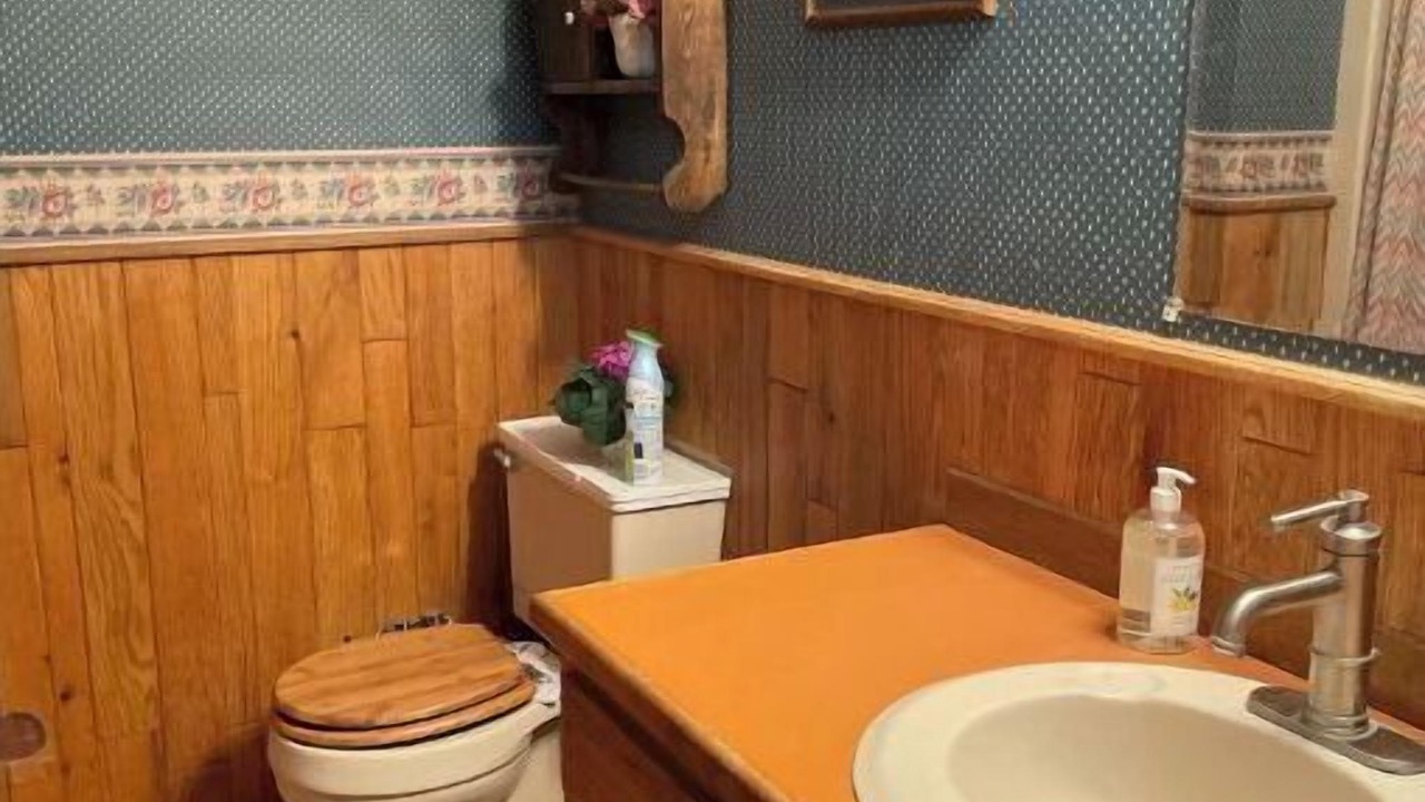 Photo of Bathroom in Redstone