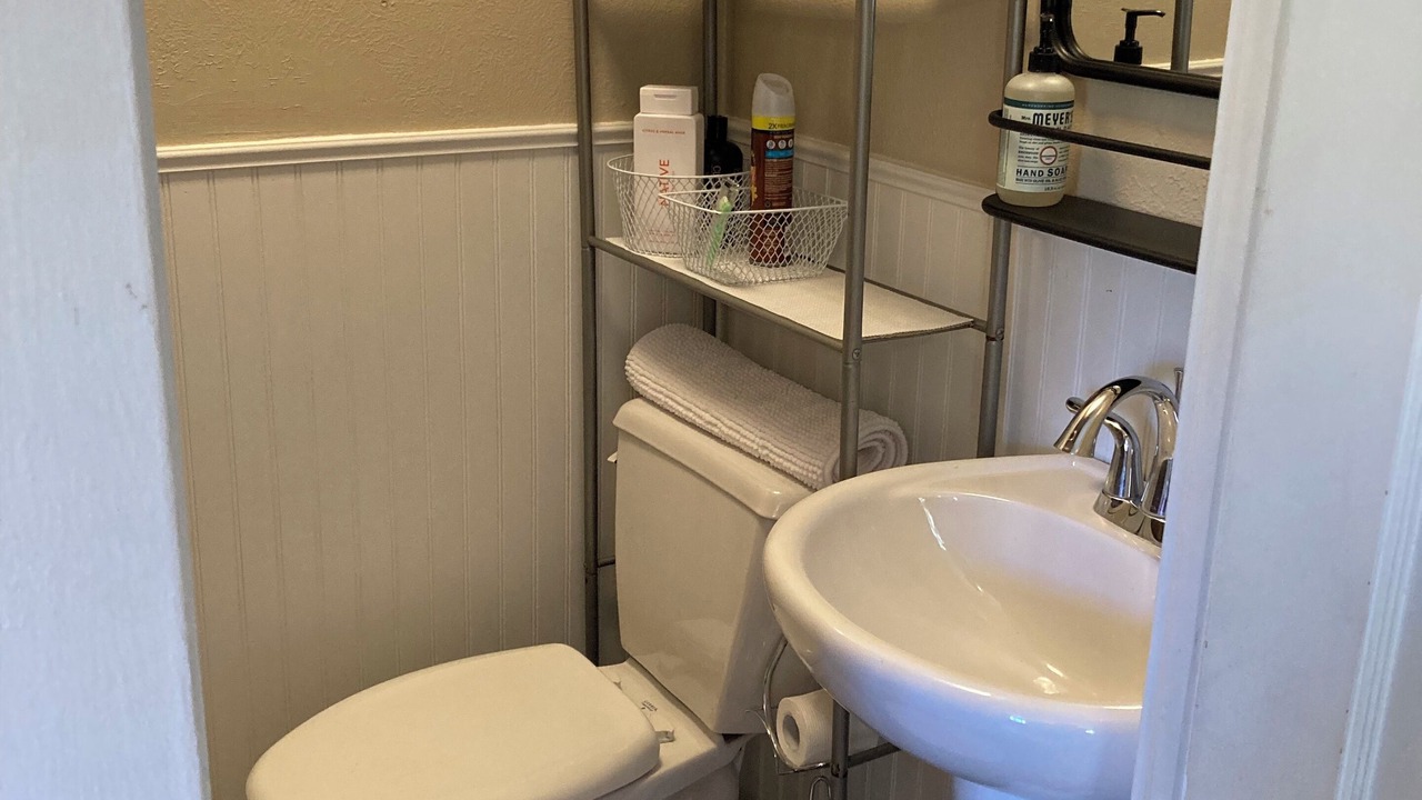 Photo of Bathroom in Manitou Springs Historic District