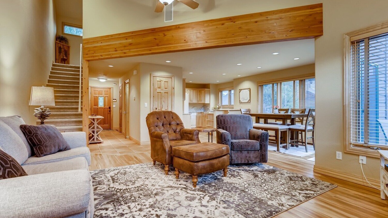 Photo of Livingroom in Three Peaks