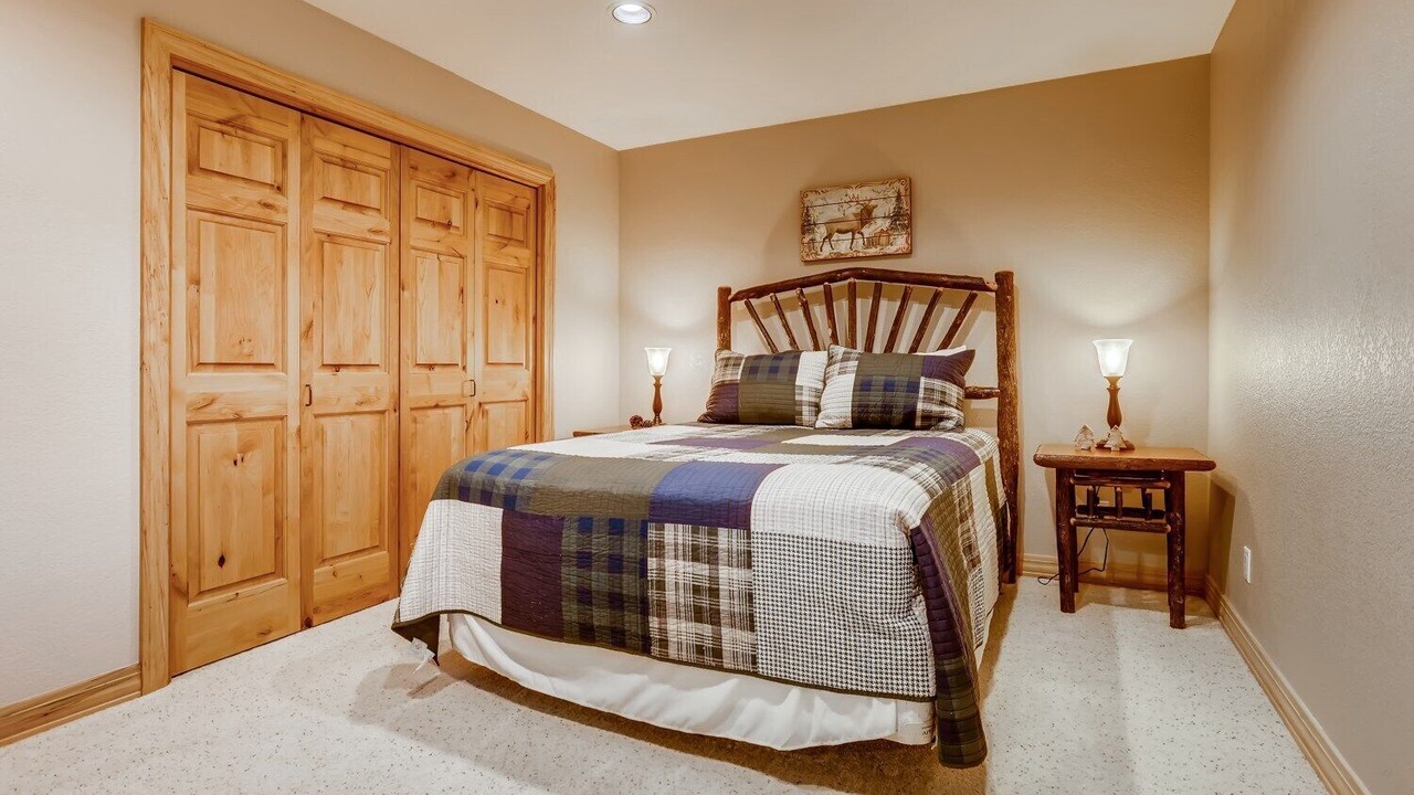 Photo of Bedroom in Three Peaks