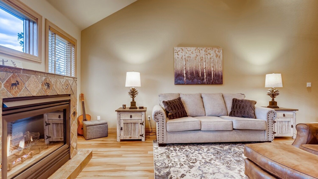 Photo of Livingroom in Three Peaks