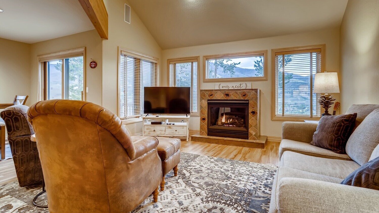 Photo of Livingroom in Three Peaks