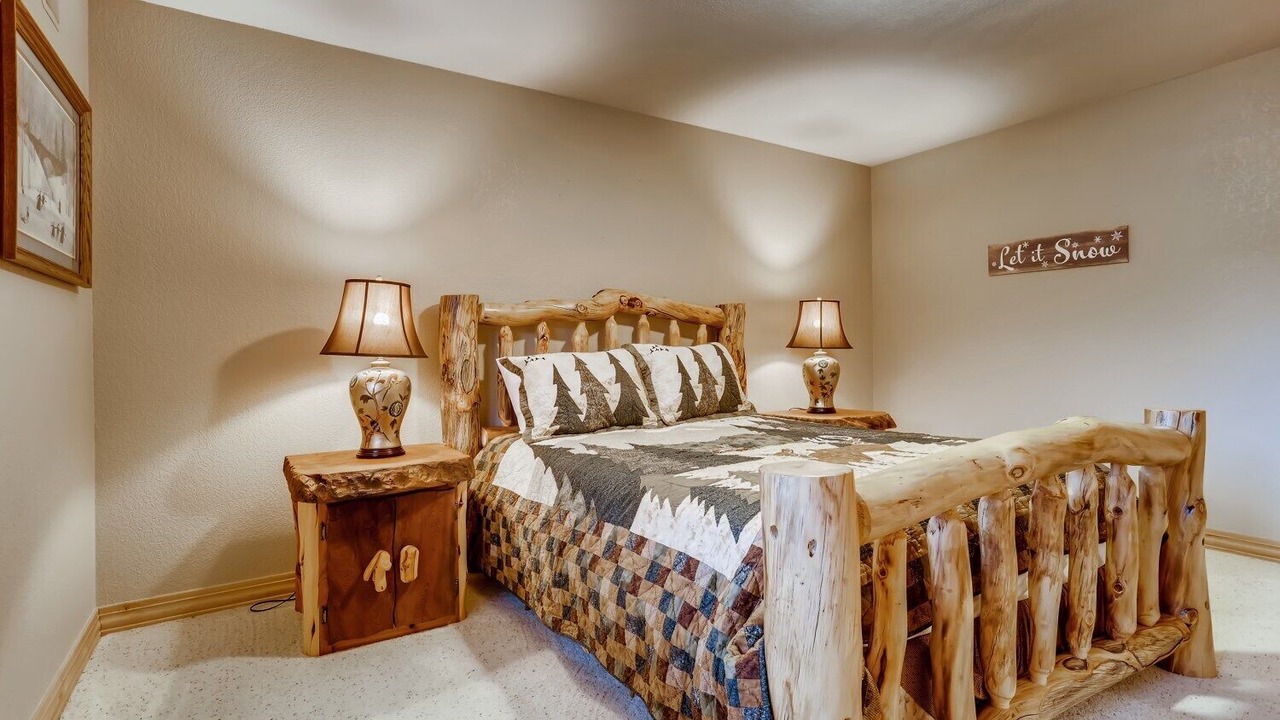 Photo of Bedroom in Three Peaks