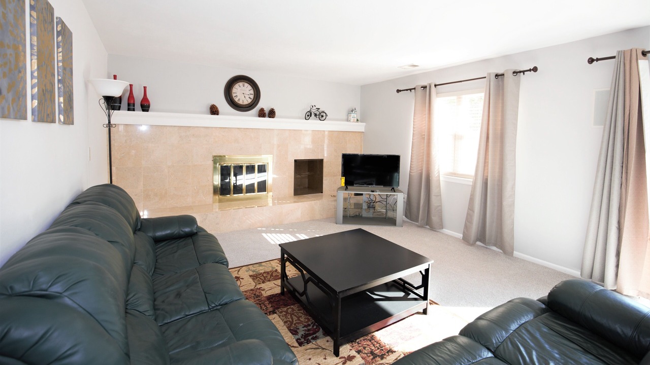 Photo of Livingroom in Aurora