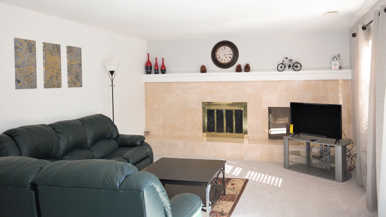 Photo of Livingroom in Aurora