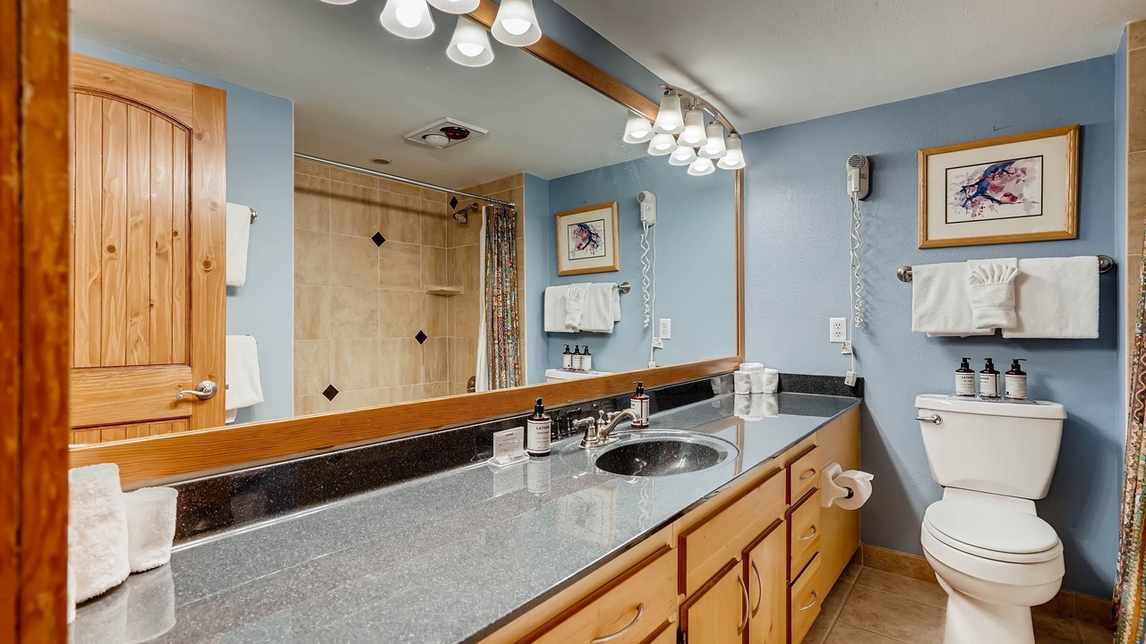Photo of Bedroom in Lakeside Village