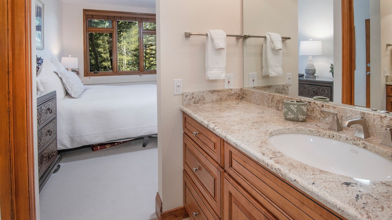 Photo of Bathroom in Highlands Townhomes