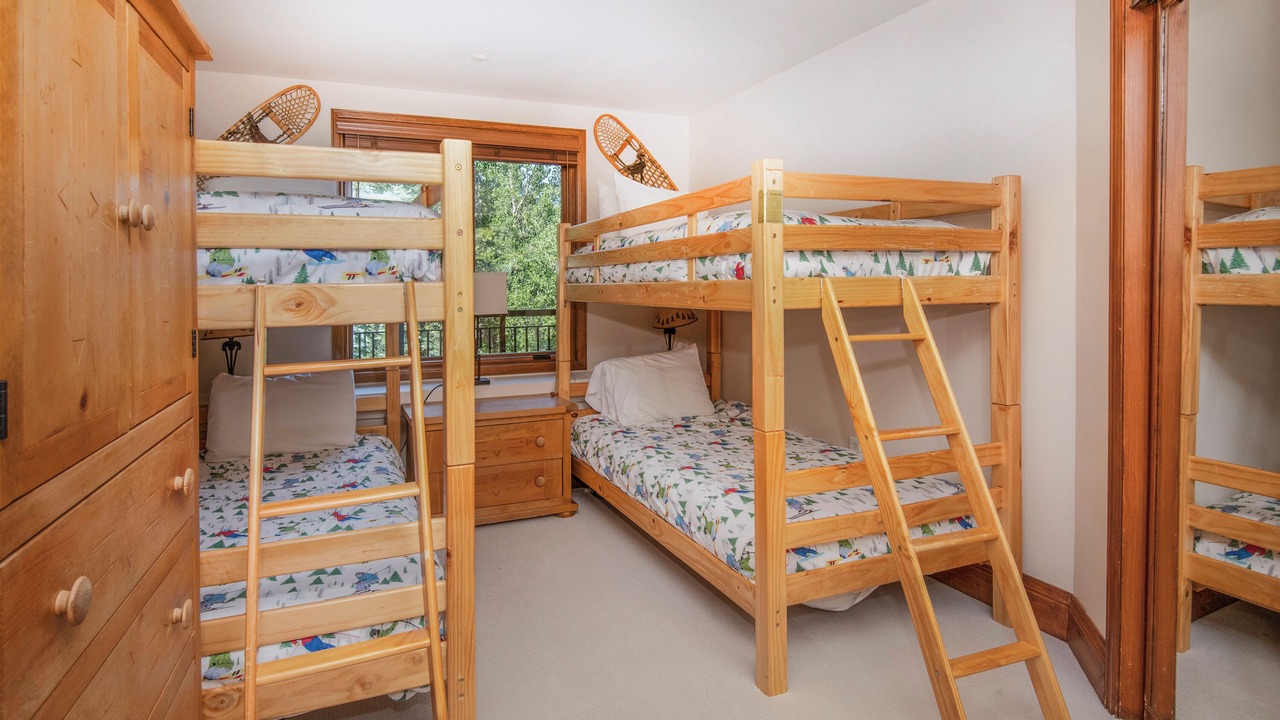 Photo of Bedroom in Highlands Townhomes