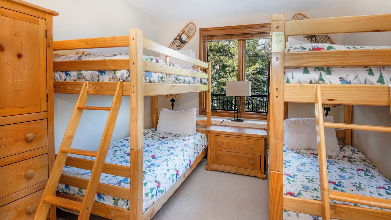 Photo of Bedroom in Highlands Townhomes