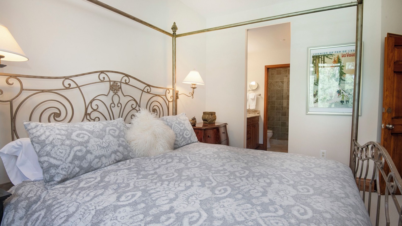 Photo of Bedroom in Highlands Townhomes
