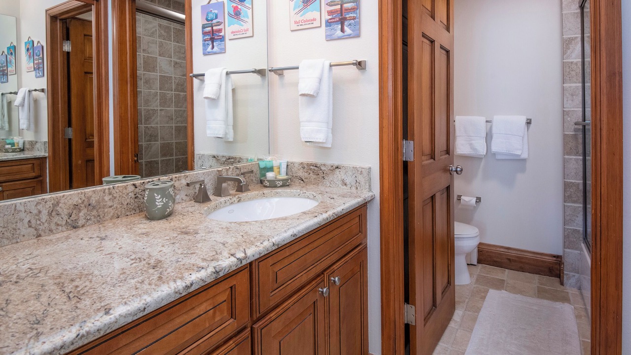 Photo of Bathroom in Highlands Townhomes
