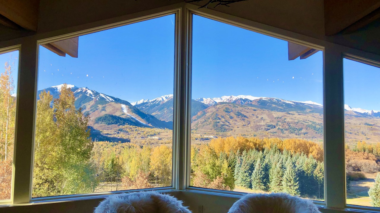 Photo of Livingroom in Red Mountain