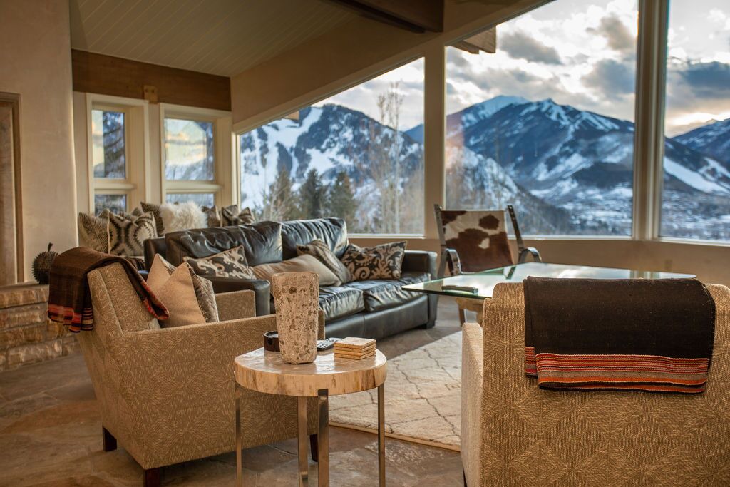 Photo of Livingroom in Red Mountain