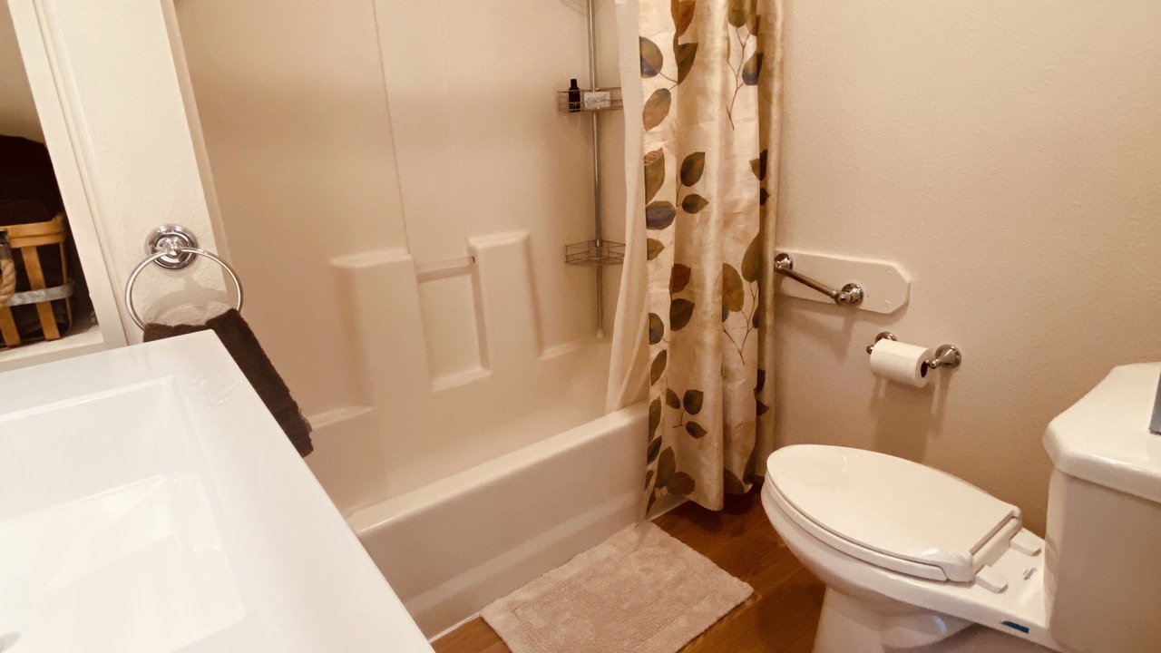 Photo of Bathroom in Lazear
